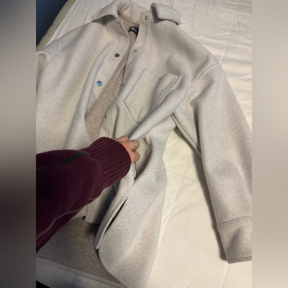Zara jacket cream colour with pockets extra thick and warm spring outer layer - Picture 2 of 3